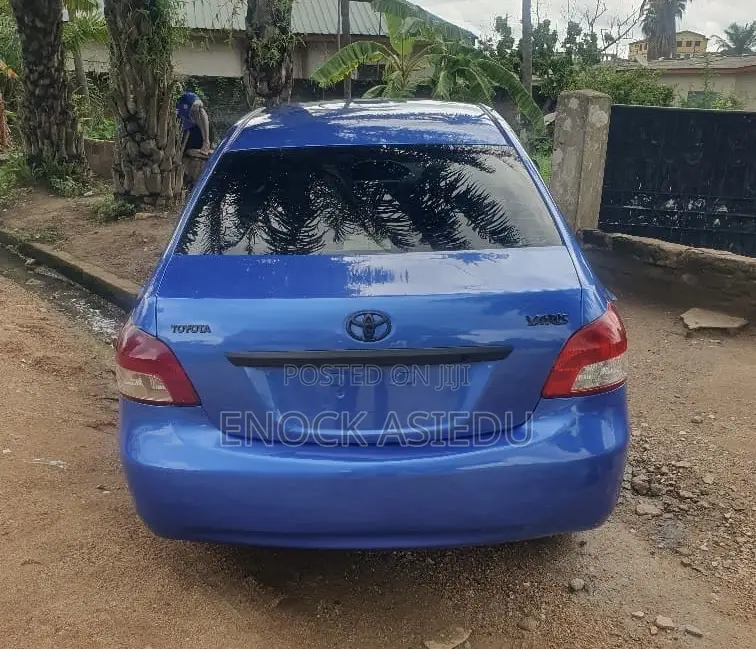 Toyota Yaris Base Sedan 4dr 2011 Blue
