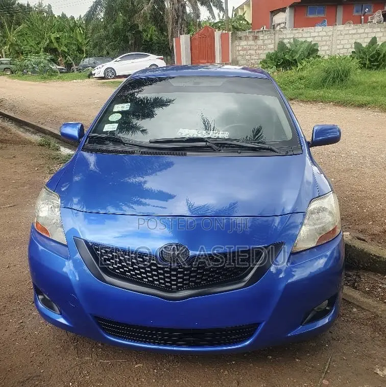 Toyota Yaris Base Sedan 4dr 2011 Blue