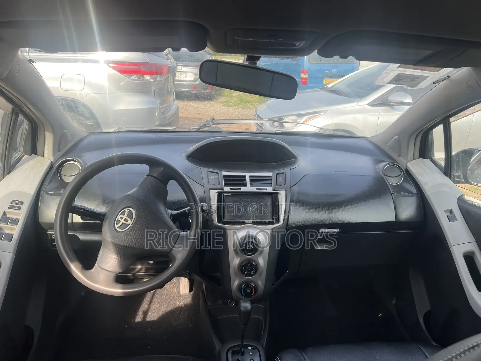 Toyota Vitz 1.3 AWD 3dr 2010 Black