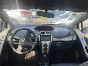 Toyota Vitz 1.3 AWD 3dr 2010 Black