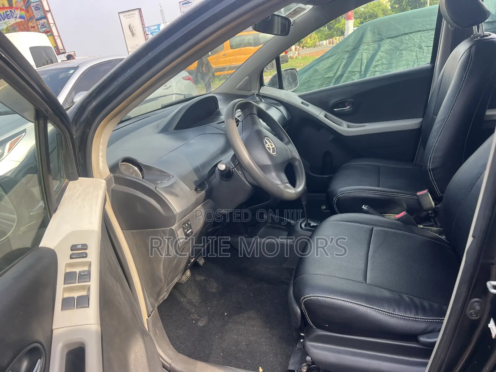 Toyota Vitz 1.3 AWD 3dr 2010 Black