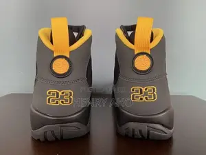Sneaker Wear