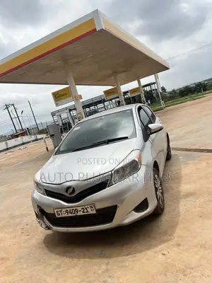 Toyota Vitz 2012 Gray