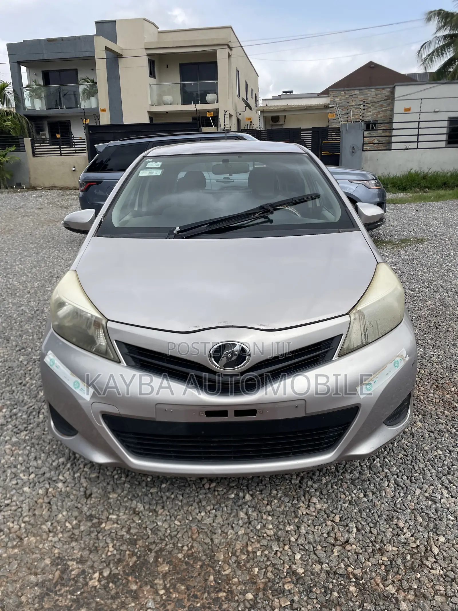 Toyota Vitz 2013 Silver
