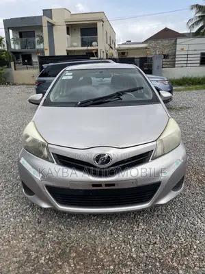 Toyota Vitz 2013 Silver