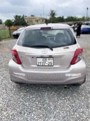 Toyota Vitz 2013 Silver