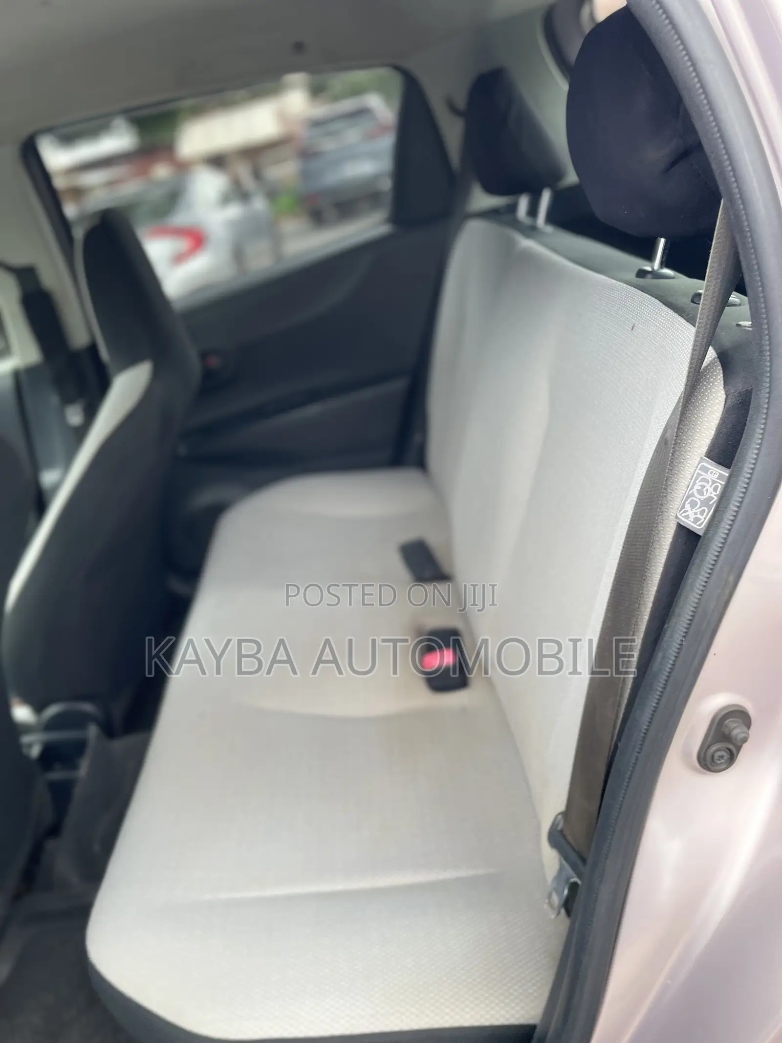 Toyota Vitz 2013 Silver