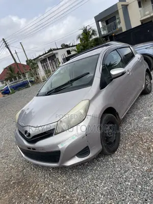 Toyota Vitz 2013 Silver