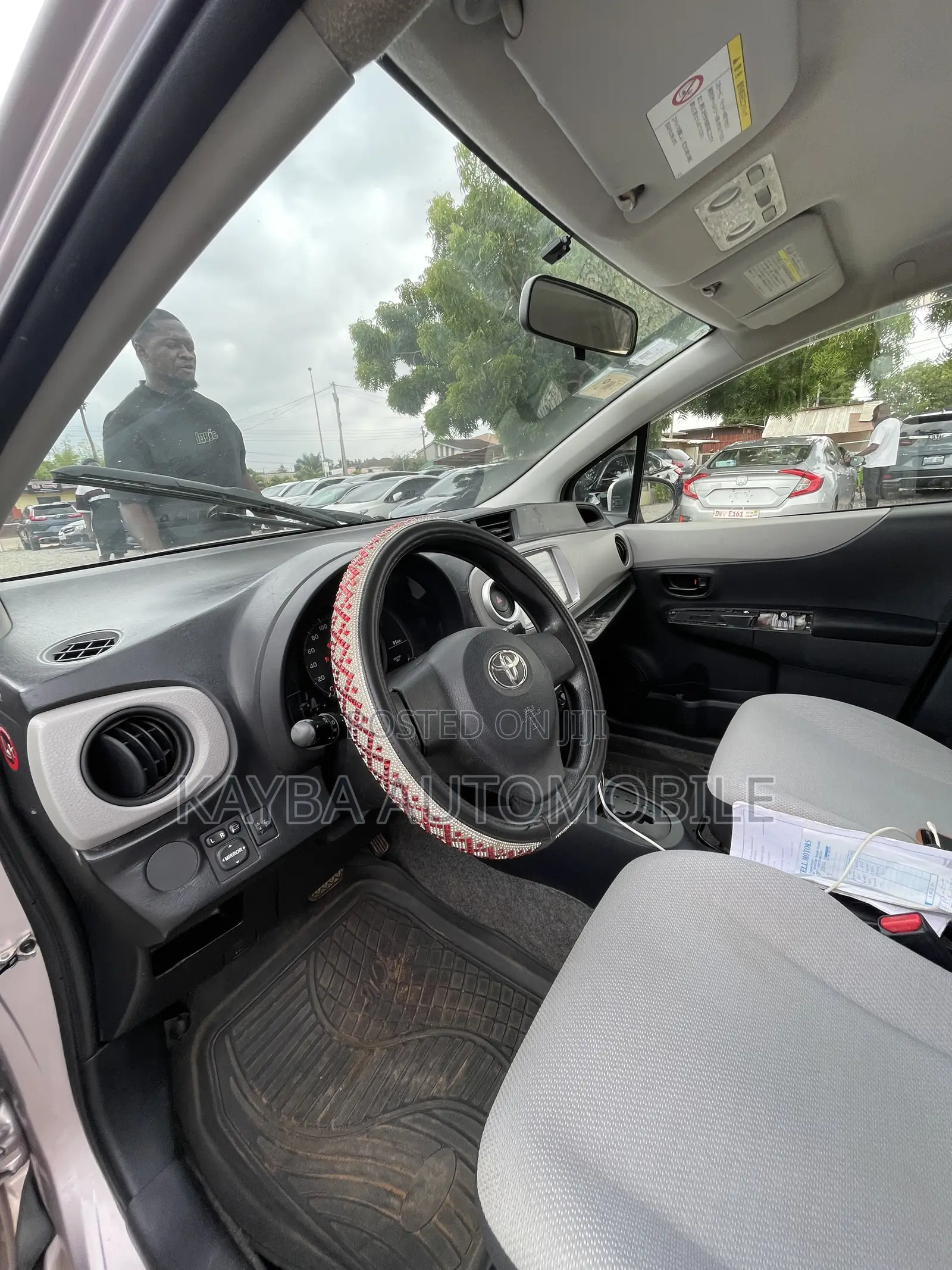 Toyota Vitz 2013 Silver