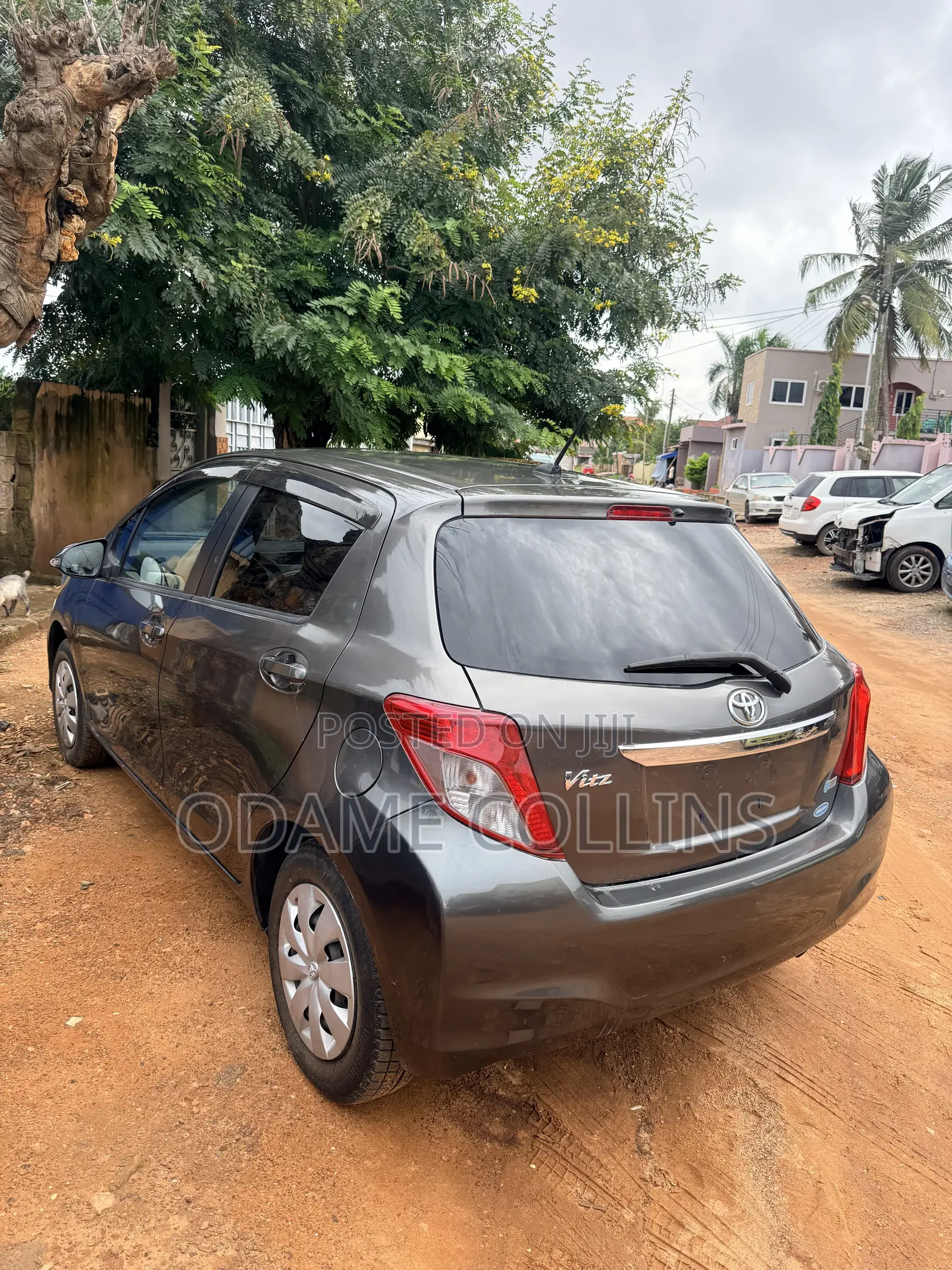 Toyota Vitz 1.3 FWD 5dr 2012 Gray
