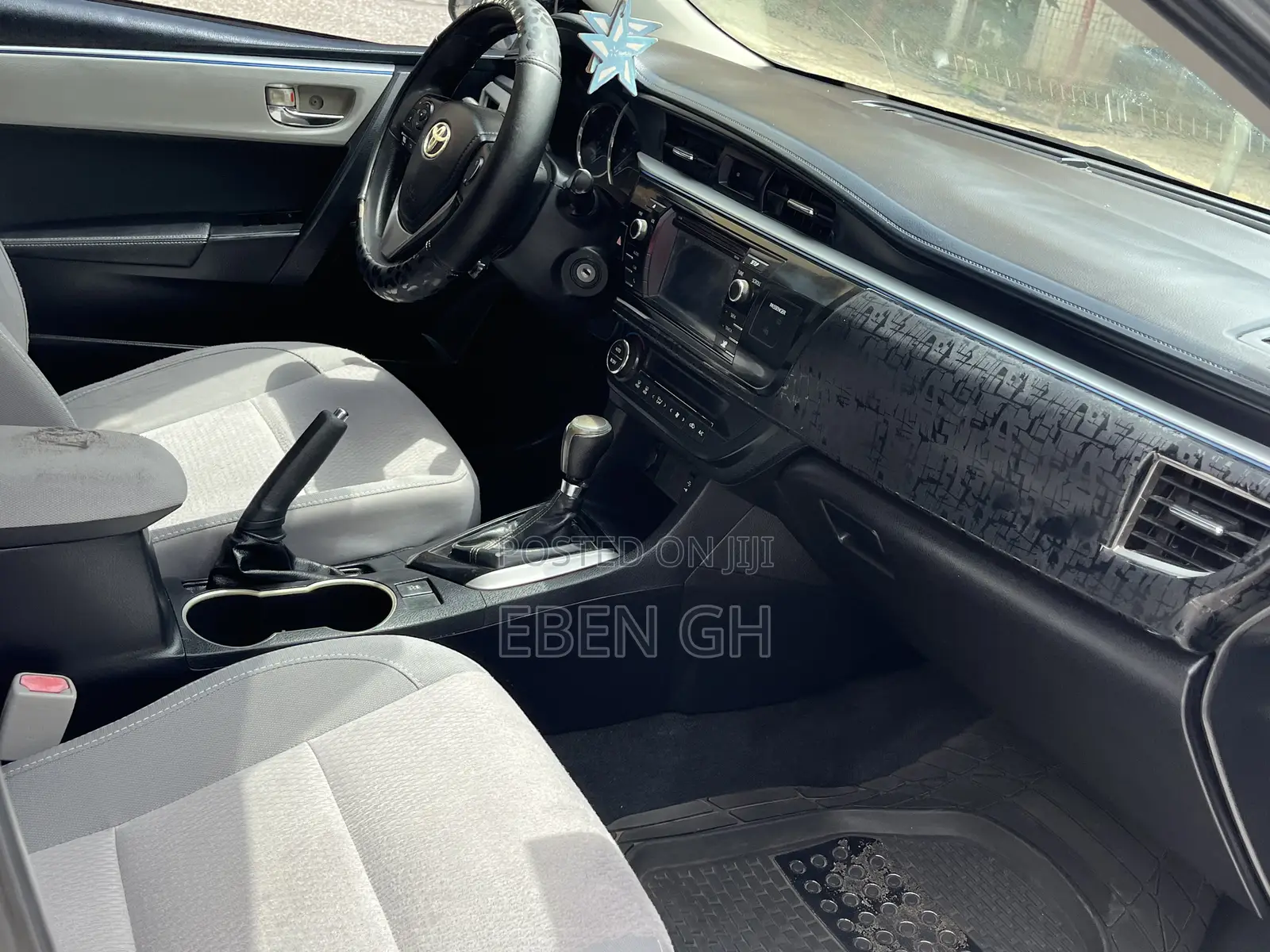 Toyota Corolla LE 4dr Sedan (1.8L 4cyl CVT) 2016 Silver