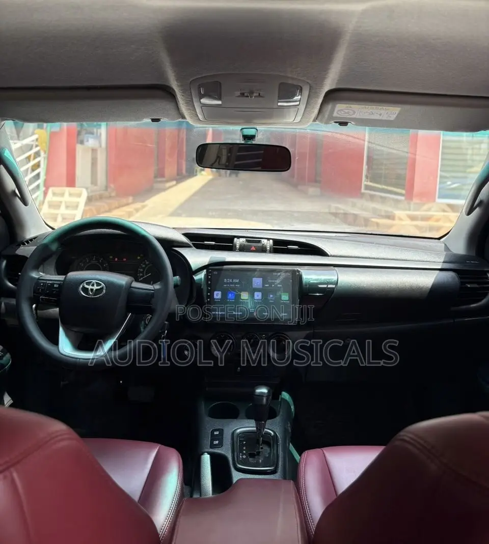 Toyota Hilux 2018 White