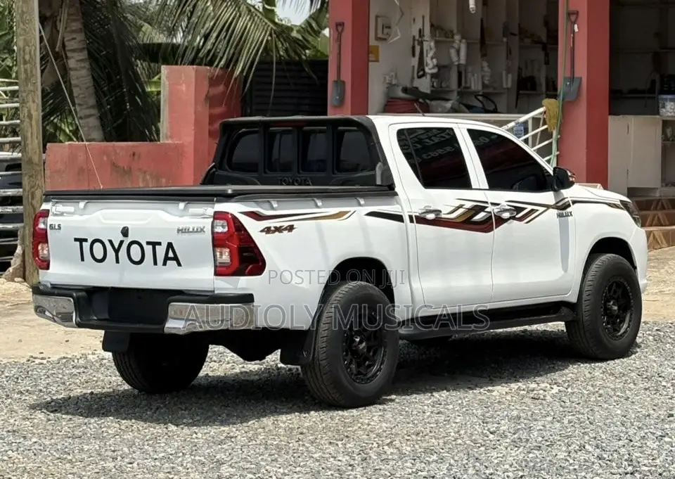 Toyota Hilux 2018 White