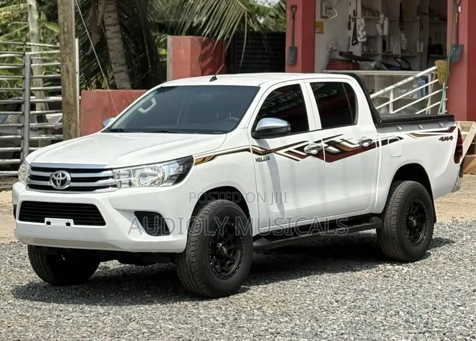 Toyota Hilux 2018 White