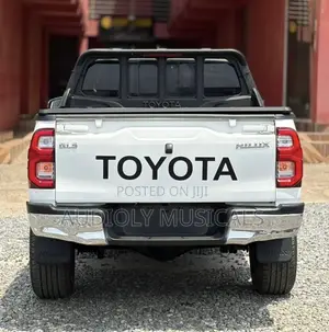 Toyota Hilux 2018 White