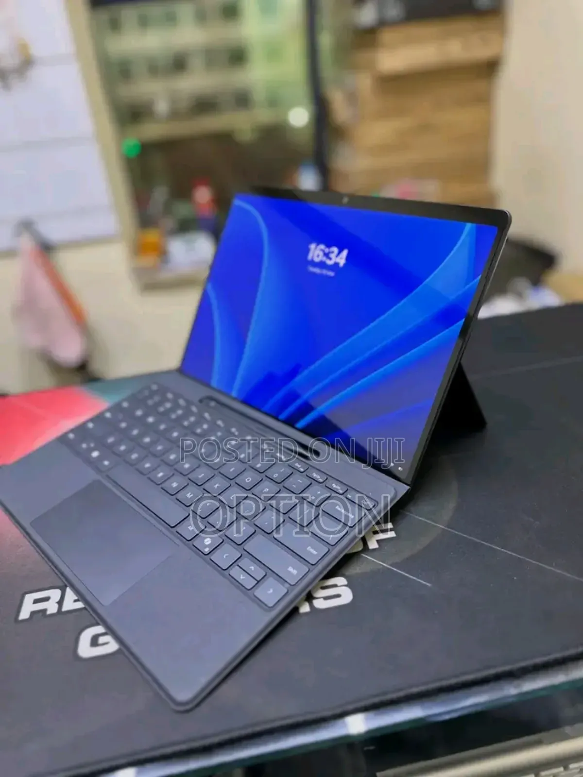 New Microsoft Surface Pro 11th Edition, a Copilot+ PC 16GB SSD 1T