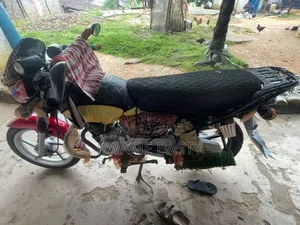 Bajaj Boxer 125 2026 Red