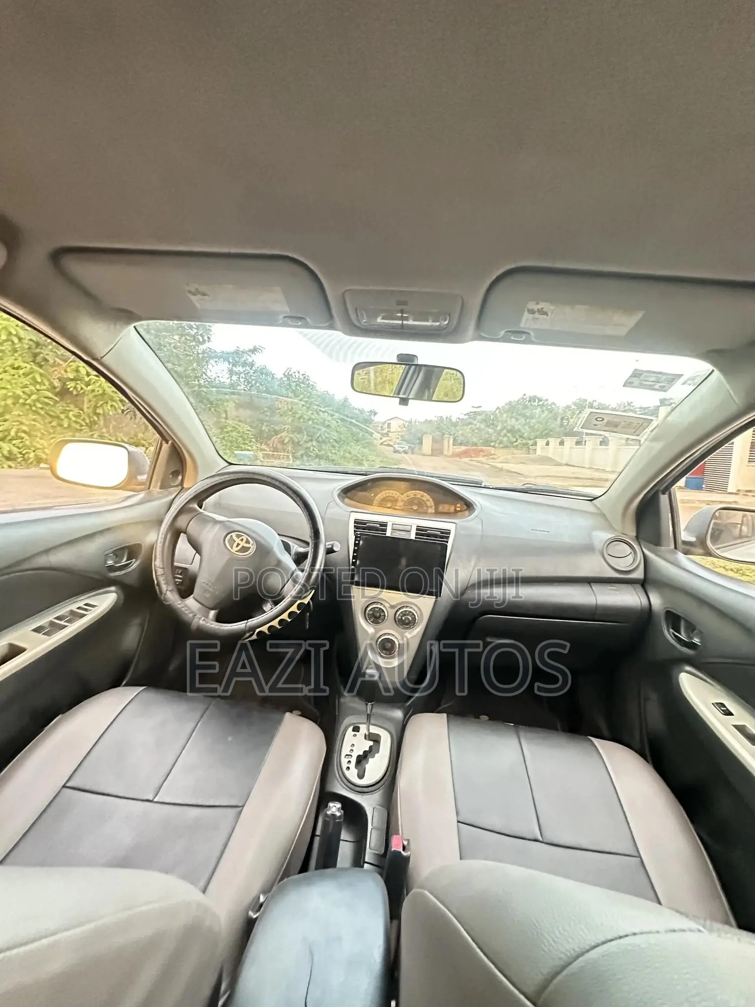 Toyota Yaris 2010 Silver