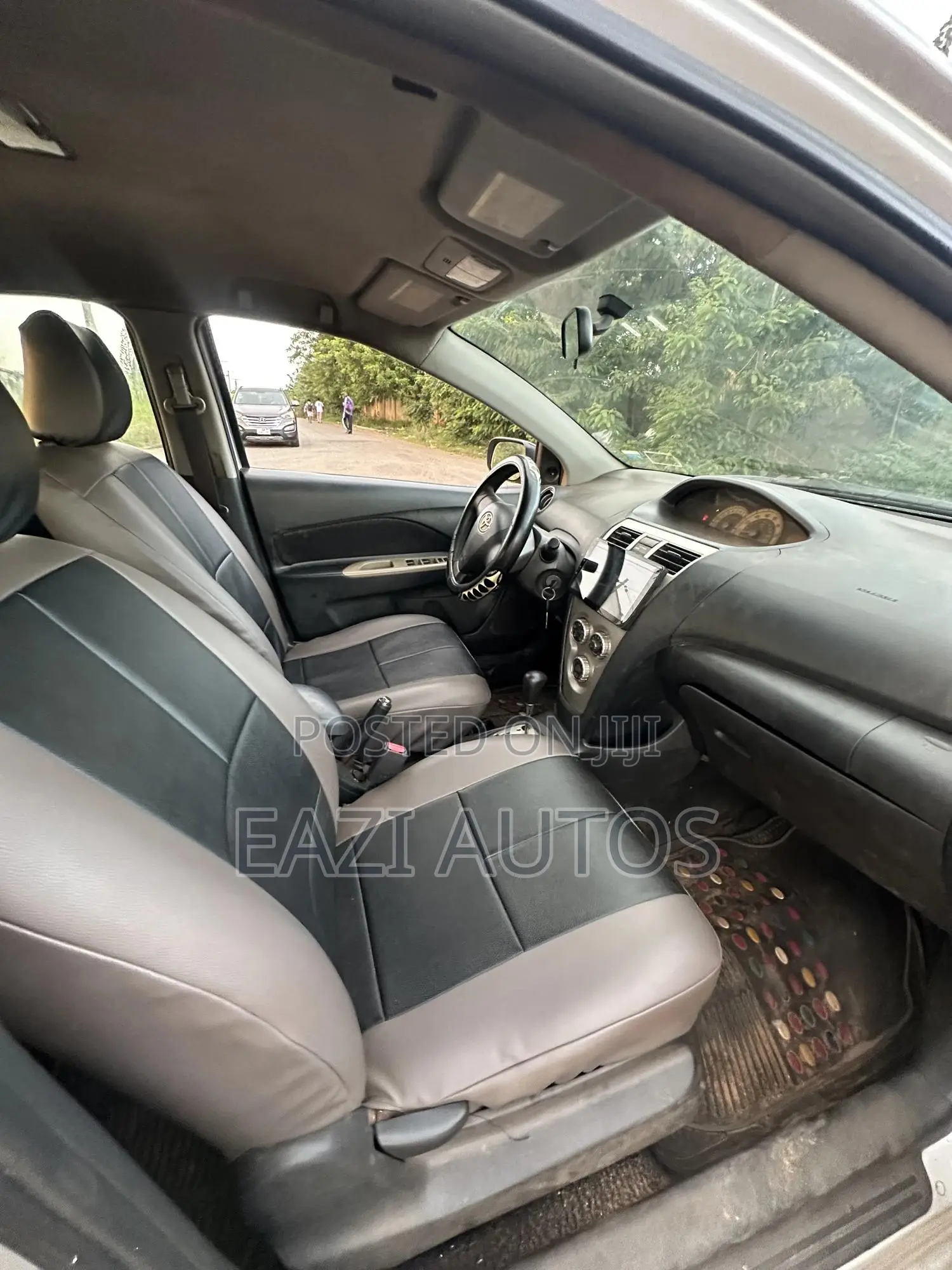Toyota Yaris 2010 Silver