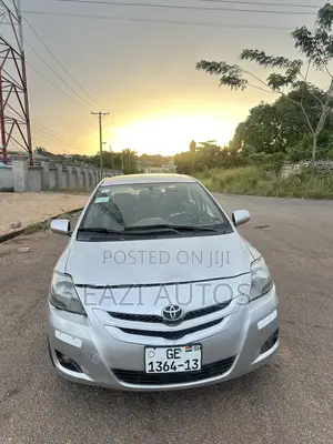 Toyota Yaris 2010 Silver