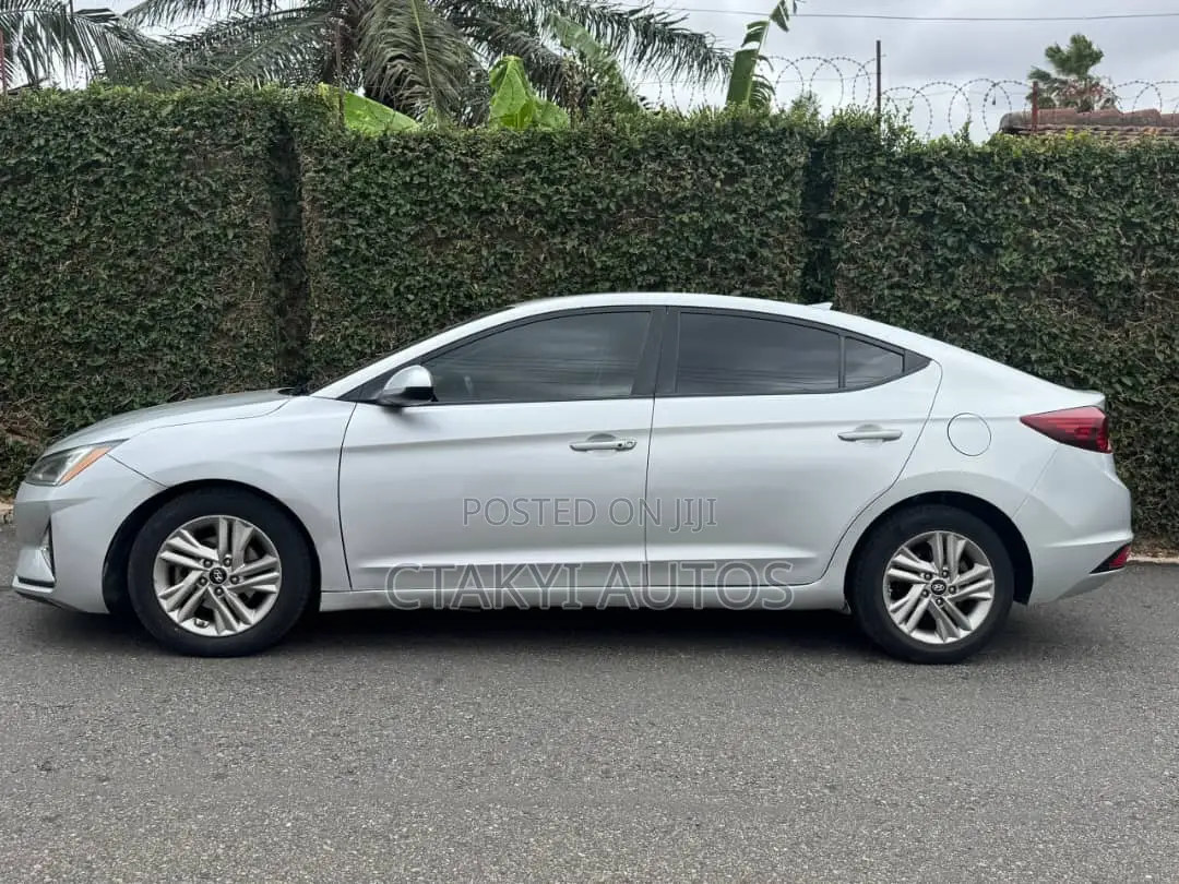 Hyundai Elantra 2020 Silver
