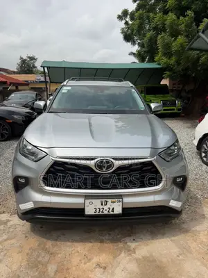 Toyota Highlander XLE 2022 Silver