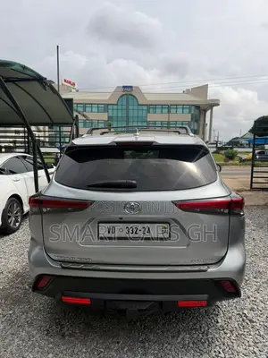 Toyota Highlander XLE 2022 Silver