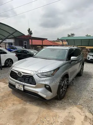 Toyota Highlander XLE 2022 Silver