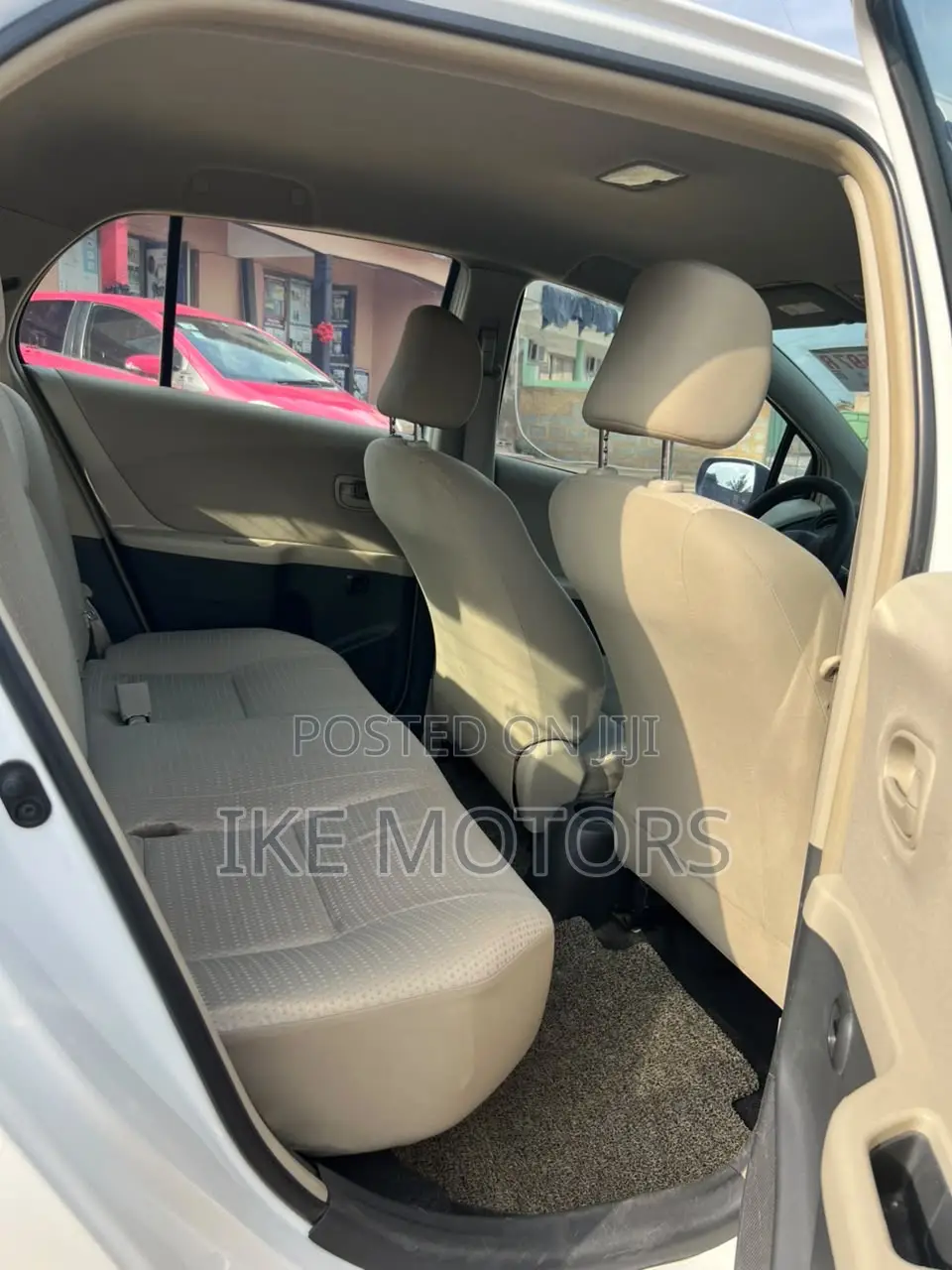 Toyota Yaris L Hatchback 3dr 2012 White