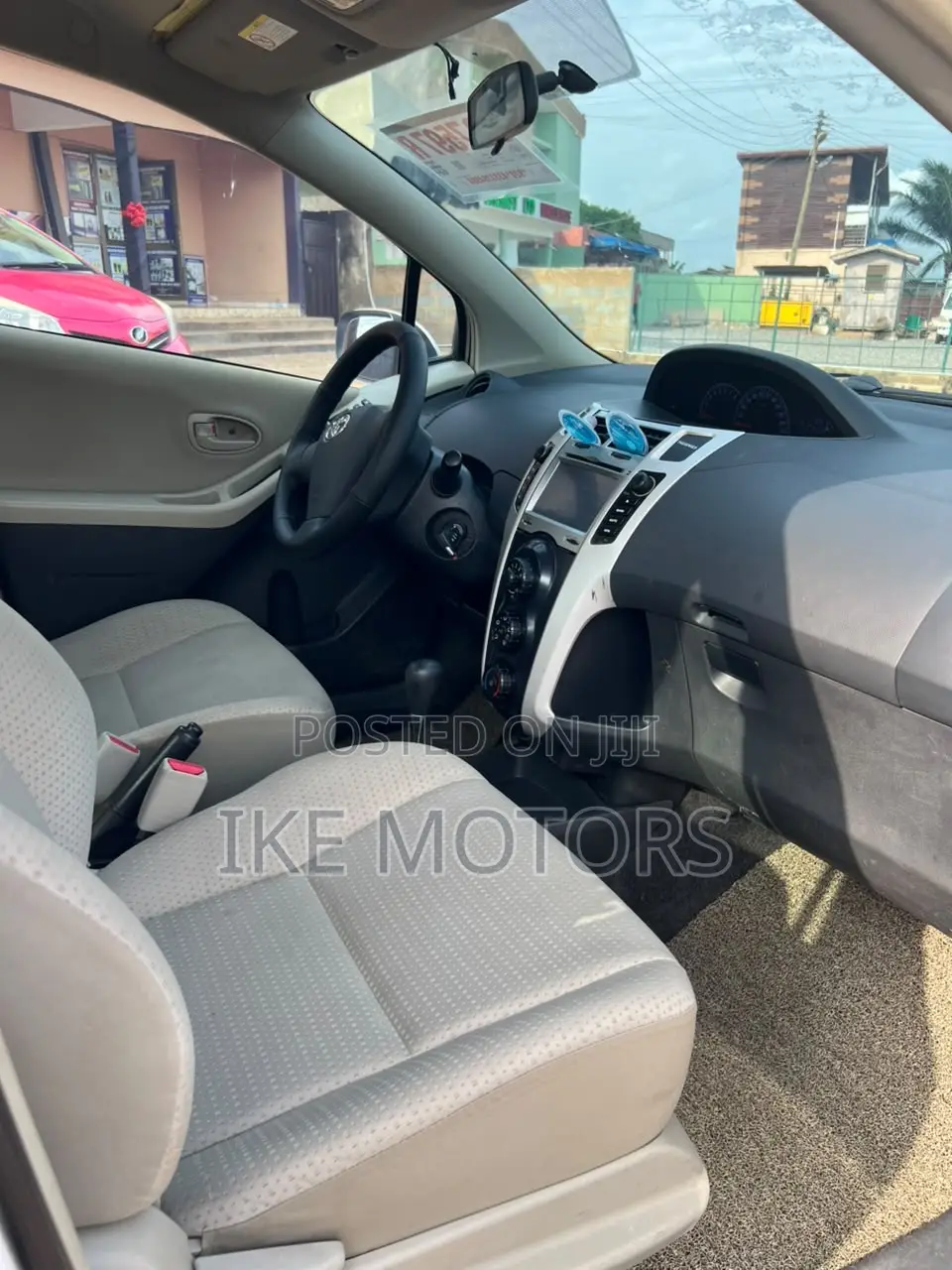 Toyota Yaris L Hatchback 3dr 2012 White