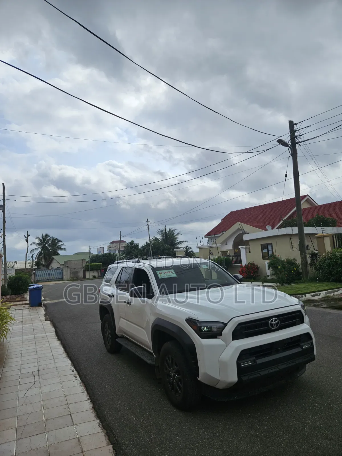 Toyota 4-Runner SR5 4WD 2025 White