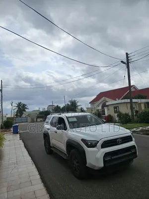 Toyota 4-Runner SR5 4WD 2025 White