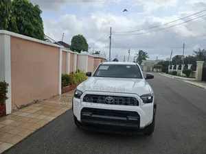 Toyota 4-Runner SR5 4WD 2025 White