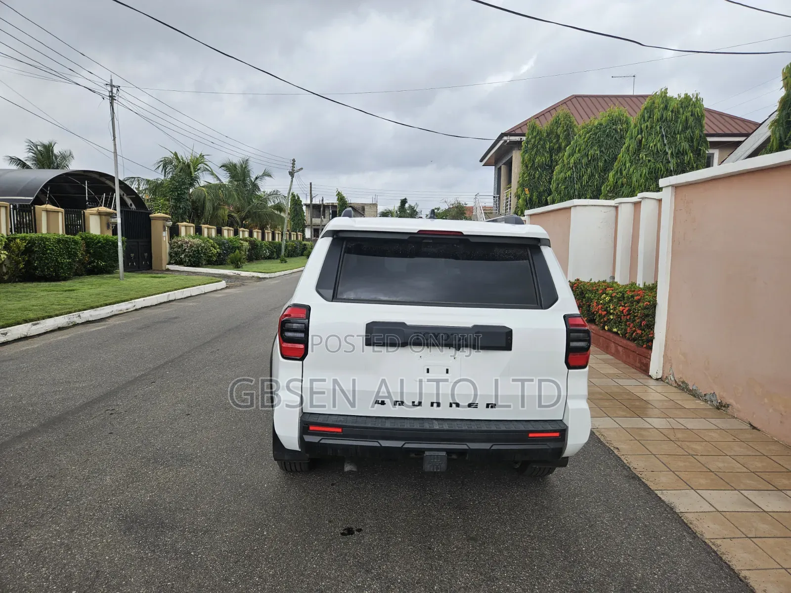 Toyota 4-Runner SR5 4WD 2025 White