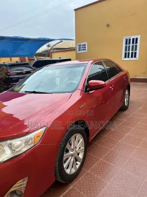 Toyota Camry XLE 4dr Sedan (2.5L 4cyl 6A) 2013 Red