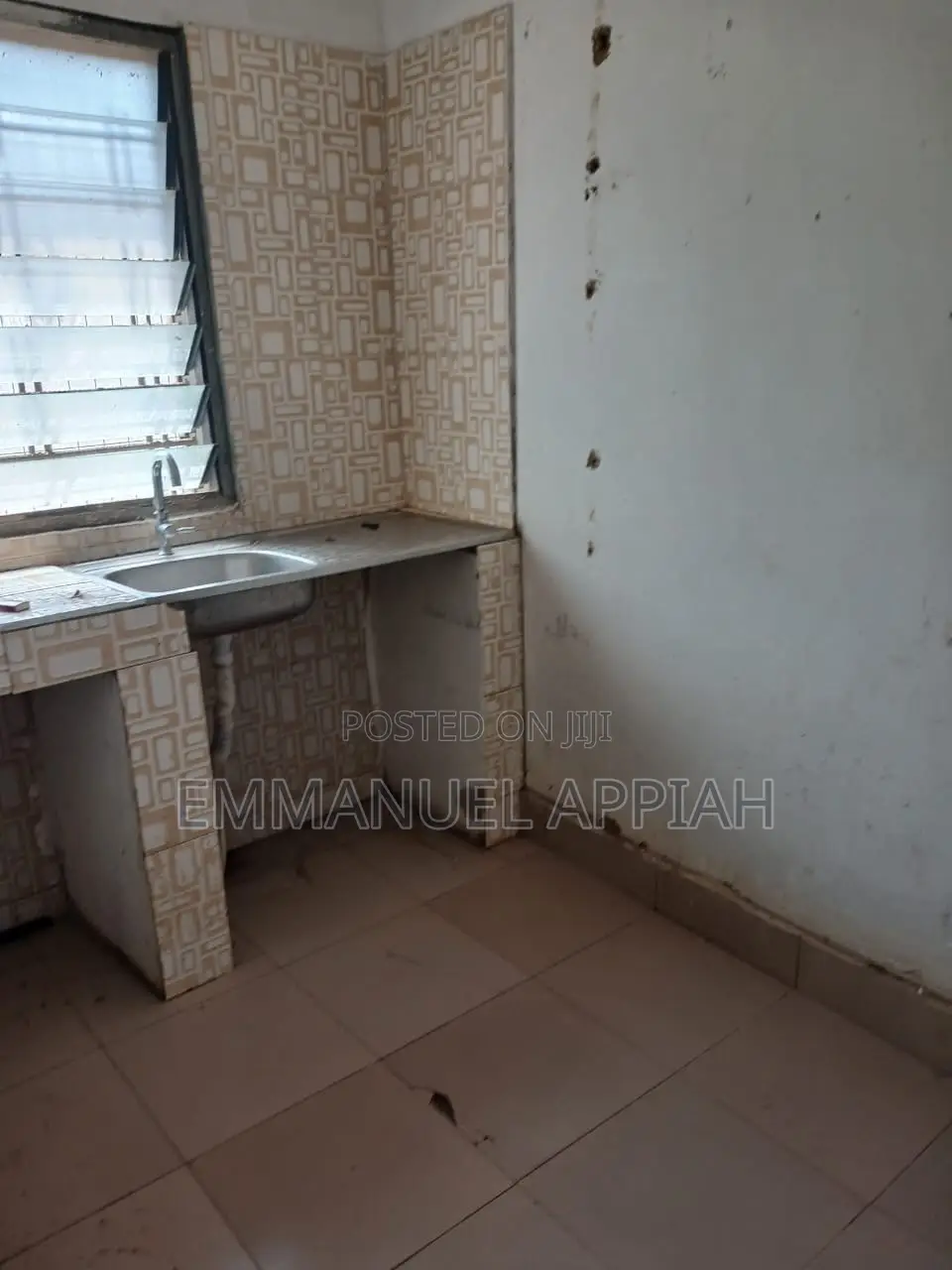 2bdrm Apartment in Awoshei Market, Awoshie for rent