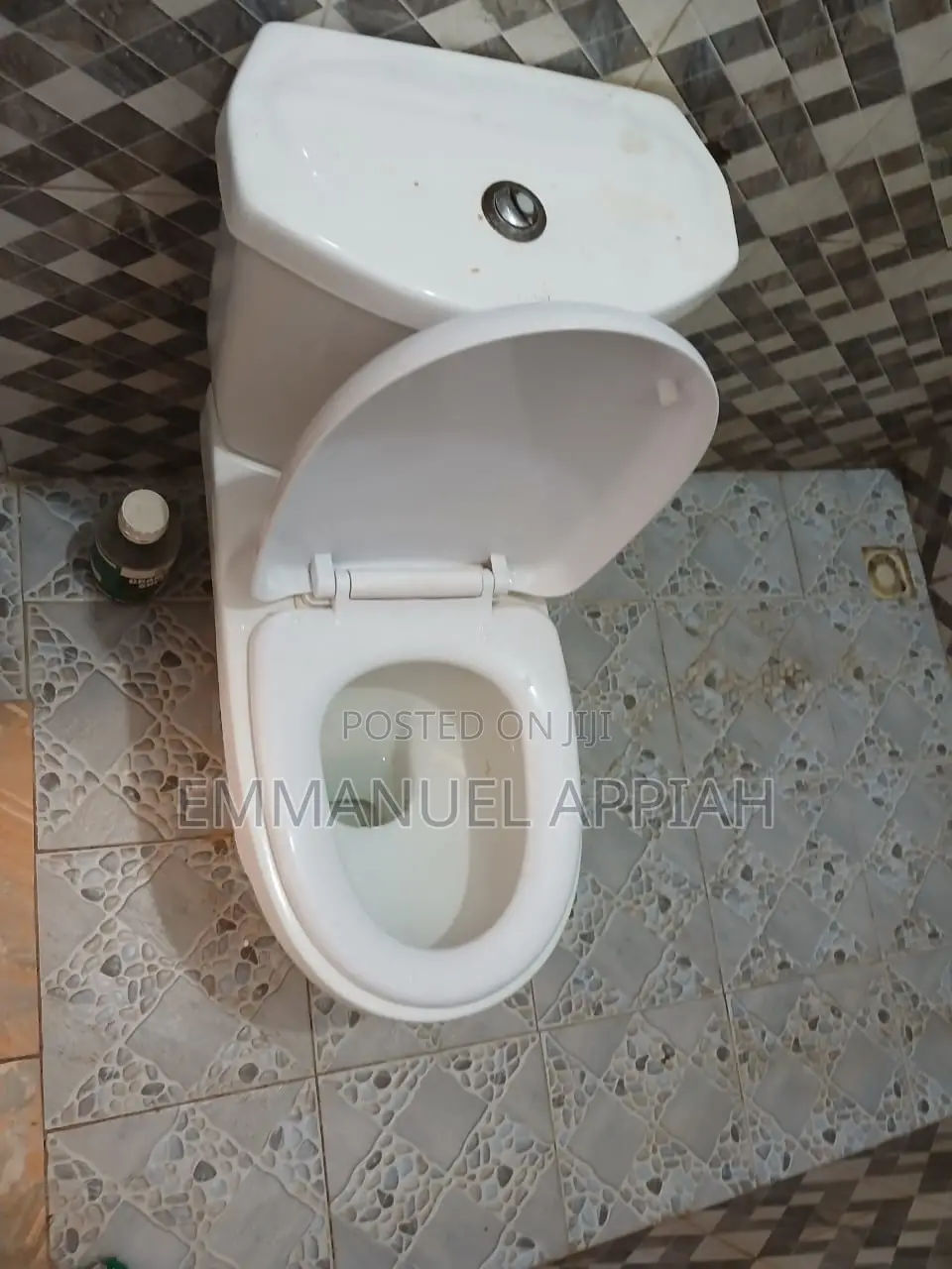 2bdrm Apartment in Awoshei Market, Awoshie for rent