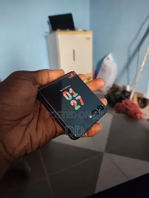 New Samsung Galaxy Z Flip5 256 GB