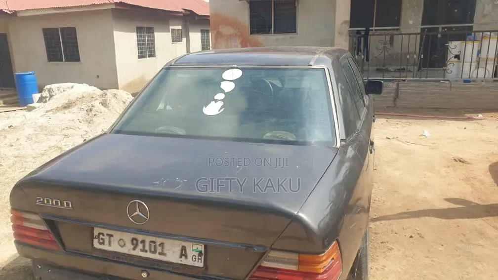 Mercedes-Benz 200 1990 Black