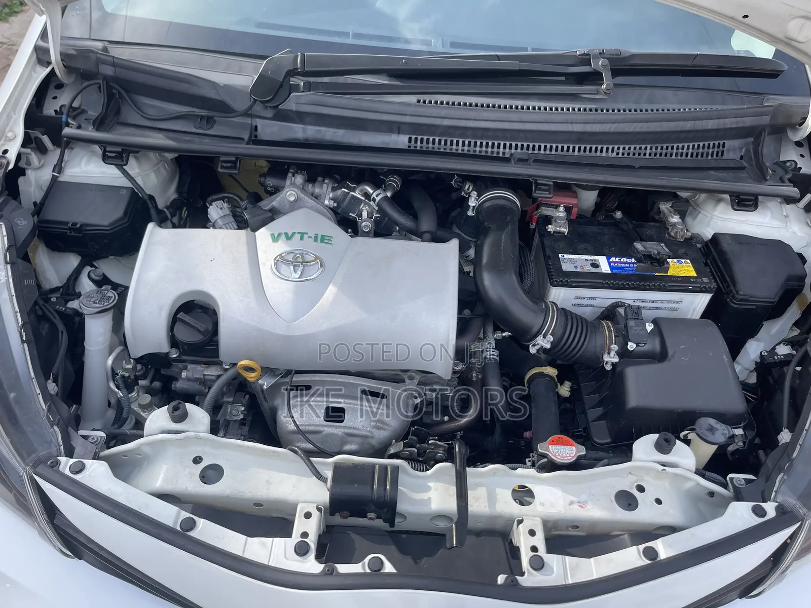 Toyota Vitz 1.3 AWD 3dr 2015 White