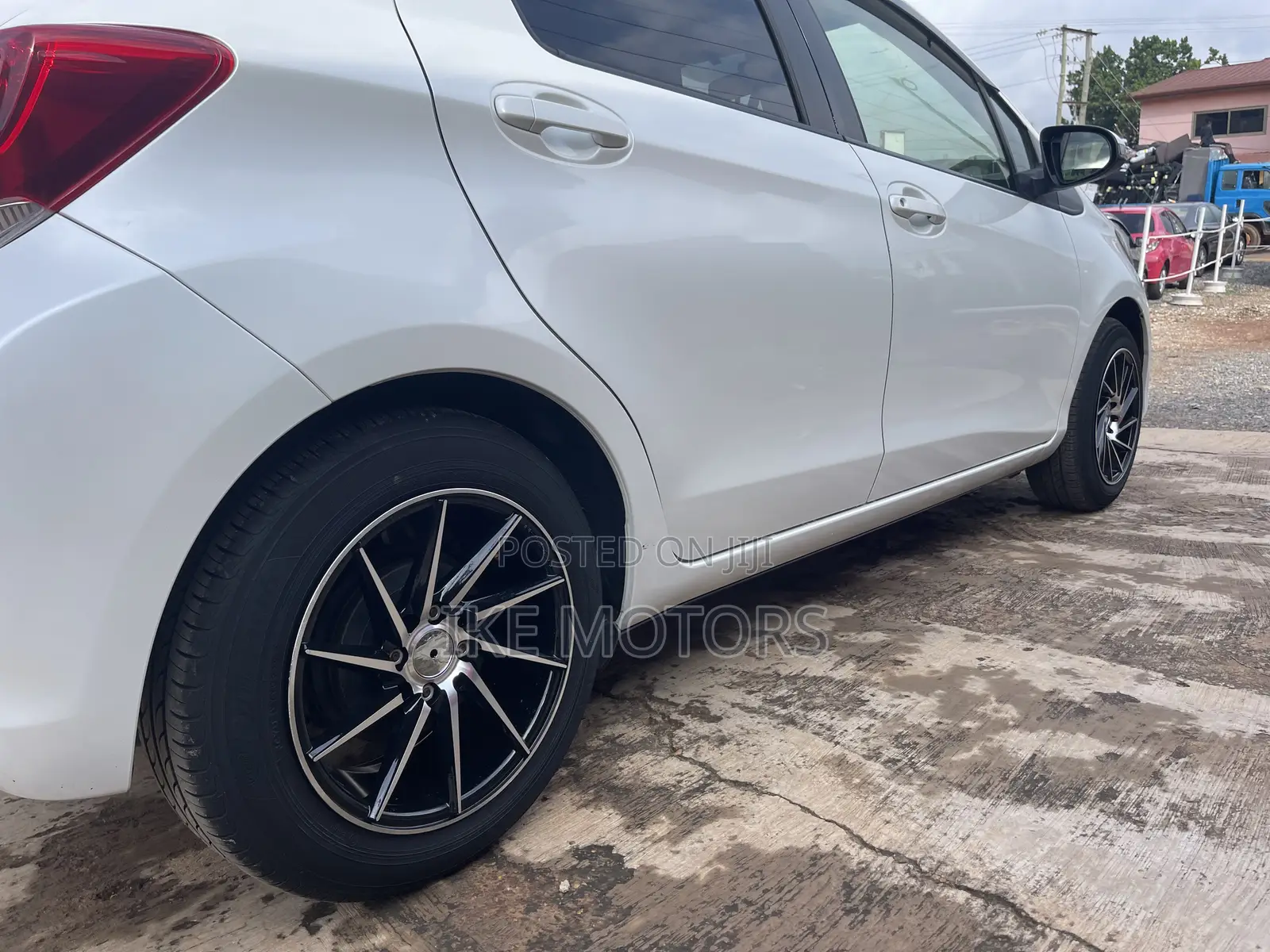 Toyota Vitz 1.3 AWD 3dr 2015 White