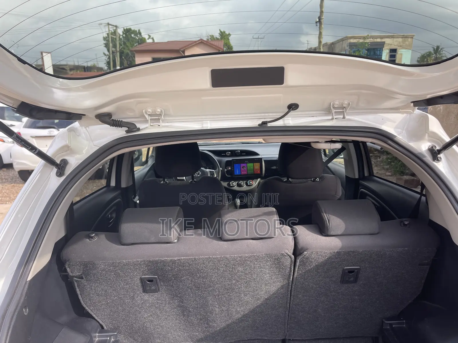 Toyota Vitz 1.3 AWD 3dr 2015 White