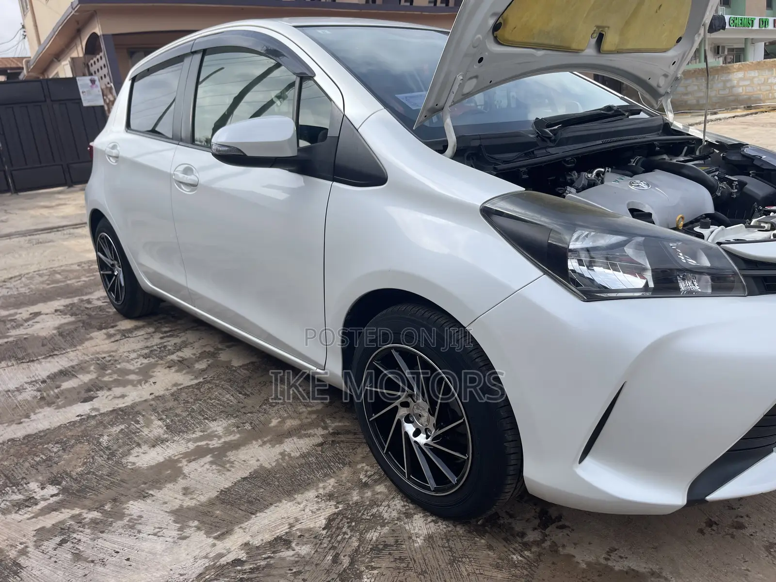 Toyota Vitz 1.3 AWD 3dr 2015 White
