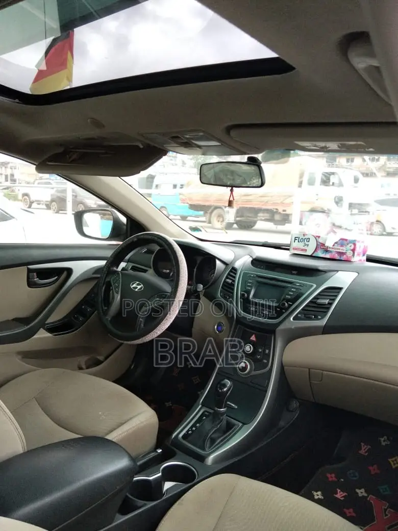Hyundai Elantra Limited Sedan FWD (1.8L 4cyl 6A) 2016 White