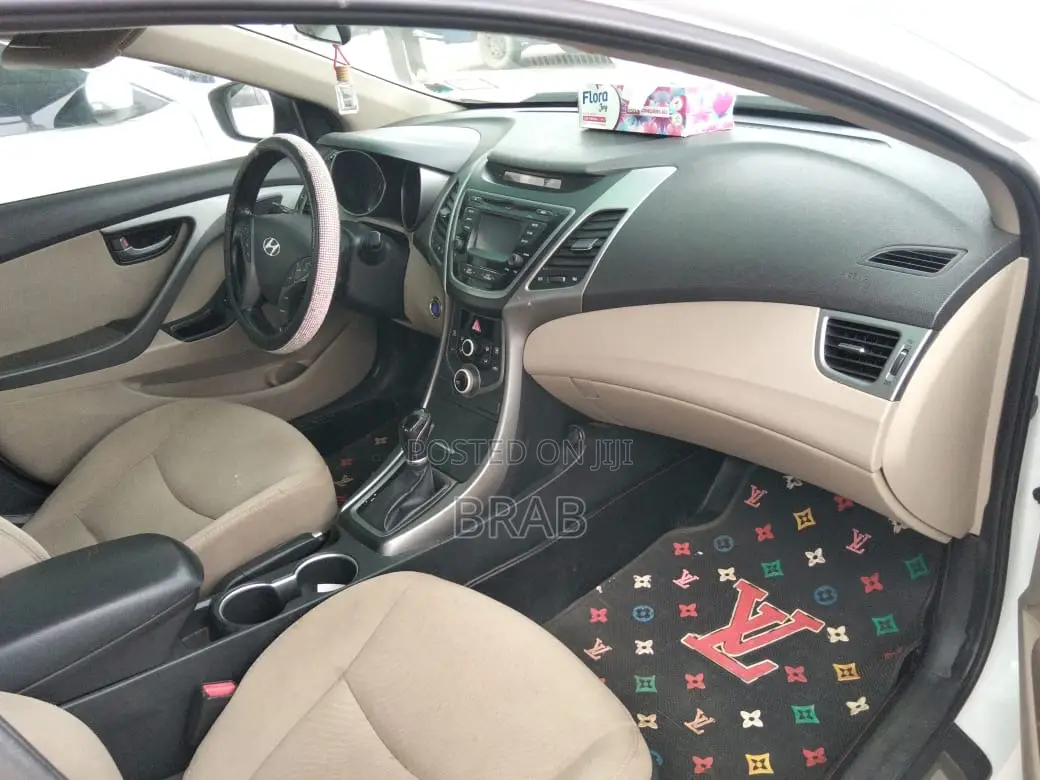 Hyundai Elantra Limited Sedan FWD (1.8L 4cyl 6A) 2016 White