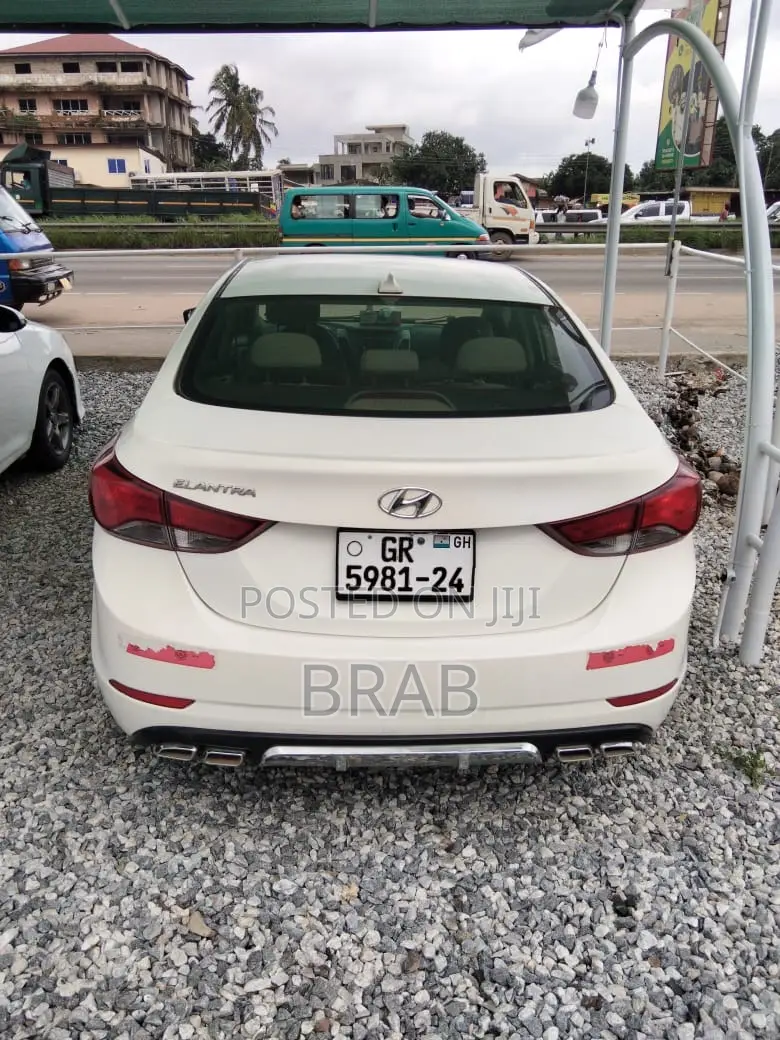 Hyundai Elantra Limited Sedan FWD (1.8L 4cyl 6A) 2016 White