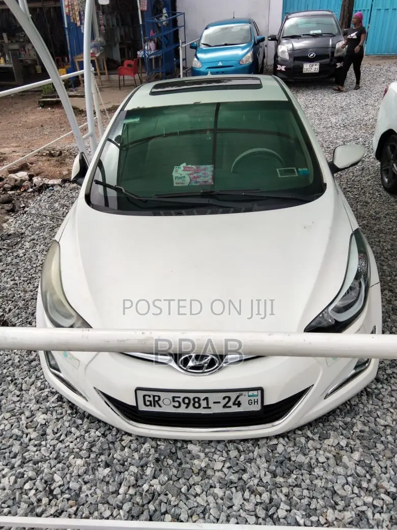 Hyundai Elantra Limited Sedan FWD (1.8L 4cyl 6A) 2016 White