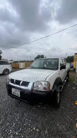 Nissan Hardbody 2014 White