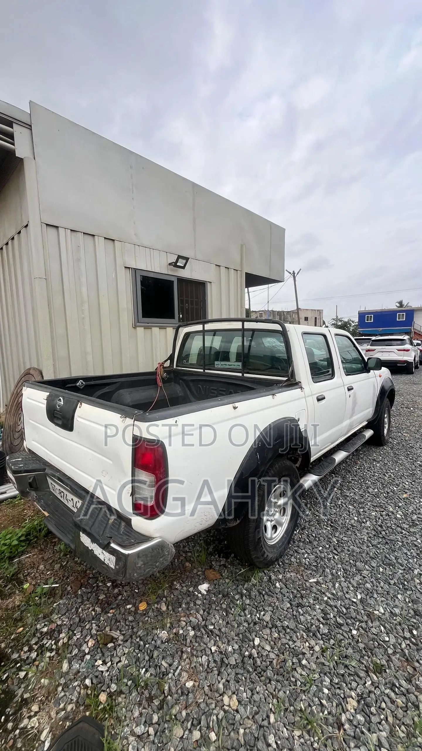 Nissan Hardbody 2014 White
