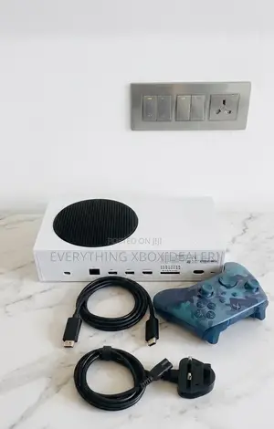 Xbox Series S, 512gb, 1 Controller and 7 Games. Read Description!